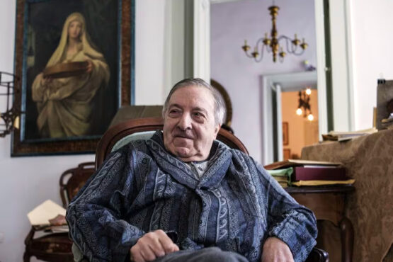 Addio a Roberto De Simone. Camera ardente al Teatro San Carlo e funerali al Duomo