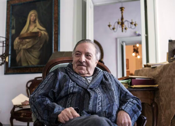 Addio a Roberto De Simone. Camera ardente al Teatro San Carlo e funerali al Duomo